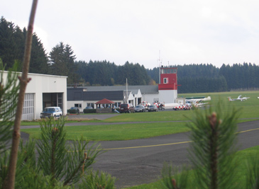 Flugplatz von Breitscheid. Direkt am Westerwaldsteig zwischen Breitscheid und Gusternhain befindet sich der Flugplatz.