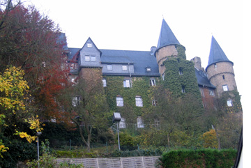 Schloss Herborn: Erbaut um 1250 zunchst als Burg und Umbau zu einem Schloss im Jahre 1630. Seit 1866 befindet sich hier das Theologische Seminar der Evangelischen Kirche von Hessen und Nassau.