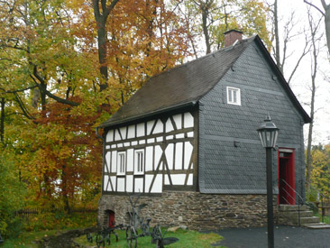 Ehemalige Schule von Obermörsbach, jetzt im Landschaftmuseum von Hachenburg