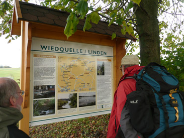 Wiedquelle. Beim Ort Linden entspringt die Wied und mündet bei Neuwied in den Rhein