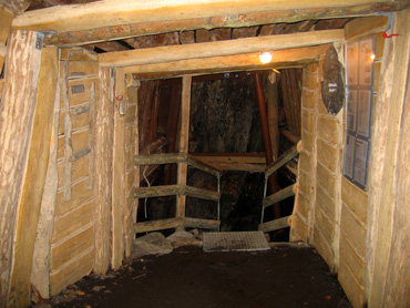 Eingang der Schiefergrube Assberg. Sie ist die lteste Dachschiefergrube des Westerwaldes