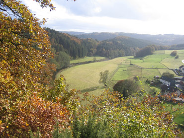 Aussichtspunkt Spitze Ley (265 m) direkt am Westerwaldsteig