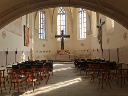 Welterbesteig Wachau Stein. Die ehemalige Frauenbergkirche ist heute eine Gedenksttte fr die Gefallenen der beiden Weltkriege