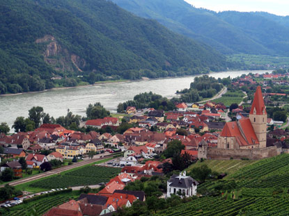 Welterbesteig Wachau: Blick vom Panoramaweg auf Weienkirchen