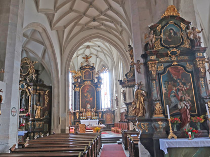 Mittelschiff der hl. Mauritius Kirche in Spitz