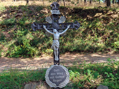 Wegkreuz auf dem Welterbesteig vor Muthstal (Ledertal)