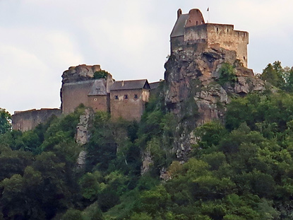 Blick von Kfering auf die Burgruine AGGSTEIN