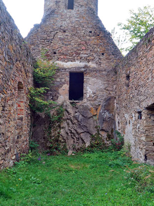 Das Kircheninnere der Burgkappelle Gossam wurde immer wieder erweitert, weil der Pilgerstrom vor allem im 15 Jh sehr zunahm.