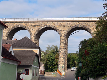 Bahnlinie in Emmersdorf mit Viadukt aus dem jahr 1908