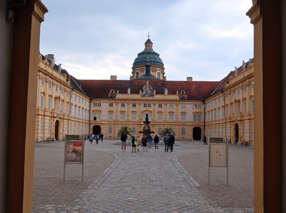 Stift Melk-Prlatenhof