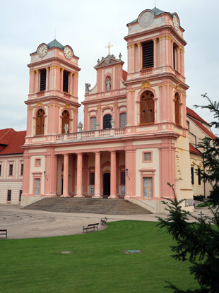 Welterbesteig: Stiftskirche Mari Himmelfahrt in Gttweig