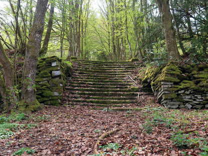 Treppe am Rondell fhrt zu den Gebuden des Lagers 