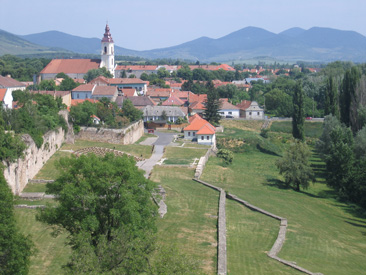Blick vom Roten Turm (Vrs-torony) in Srospatak. Im Hintergrund erkennt man das Zemplni hegysg (Zempliner Gebirge)