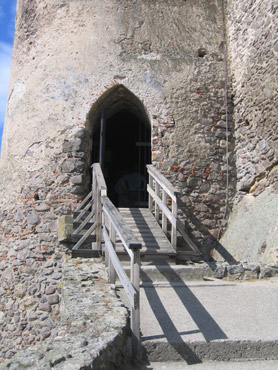 Eingang zur Burg Boldogk vra im Ort Boldogkővralja.